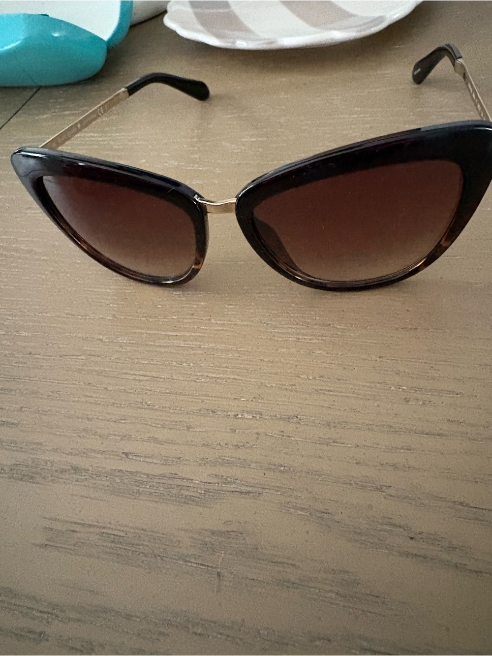 Black Gradient Lens Women's Sunglasses - Classic Cat Eye - Picture 4 of 6